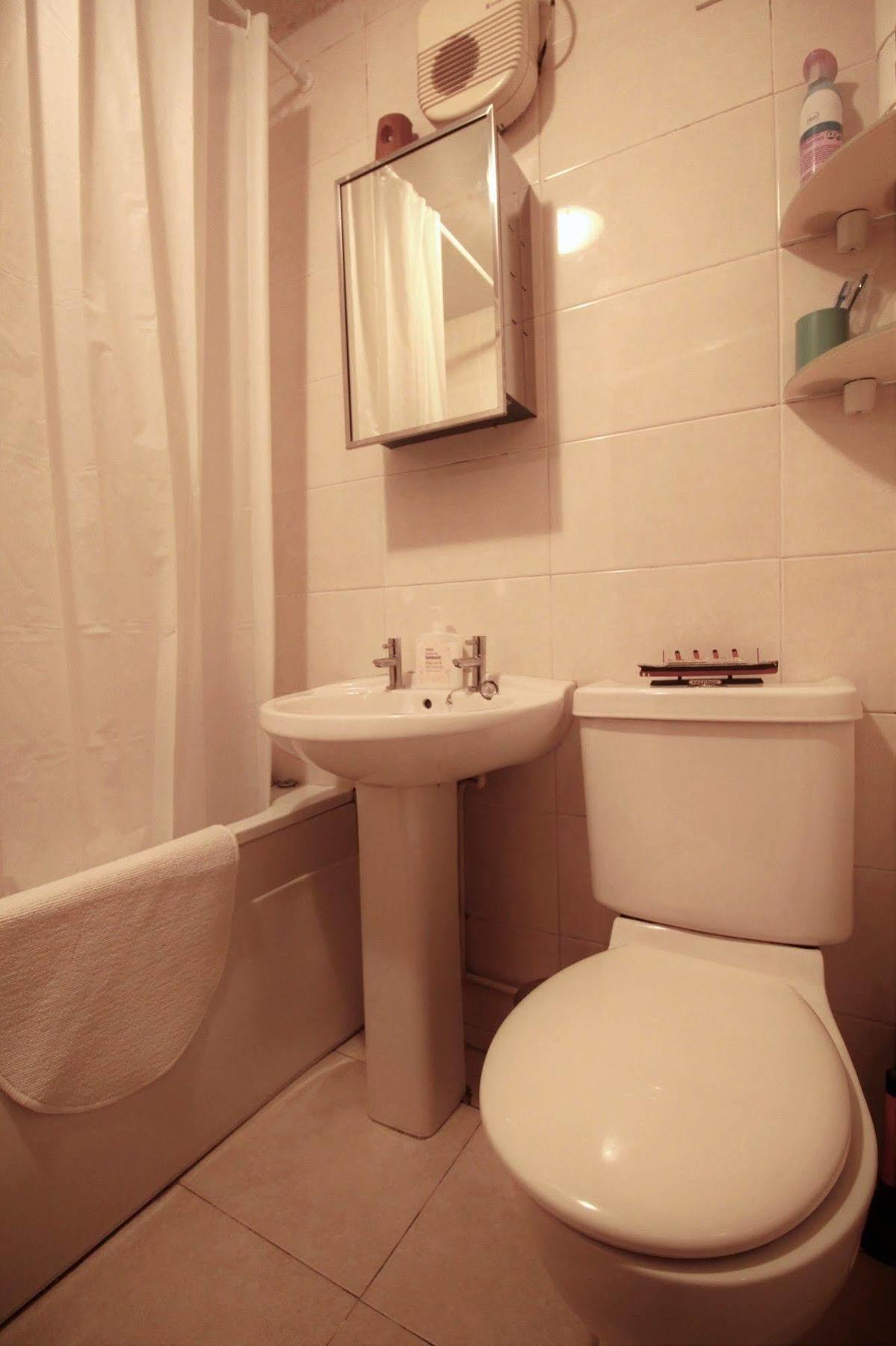 Perfect Central City Location - Parking - 3 Beds - 2 Bedrooms Belfast Bagian luar foto