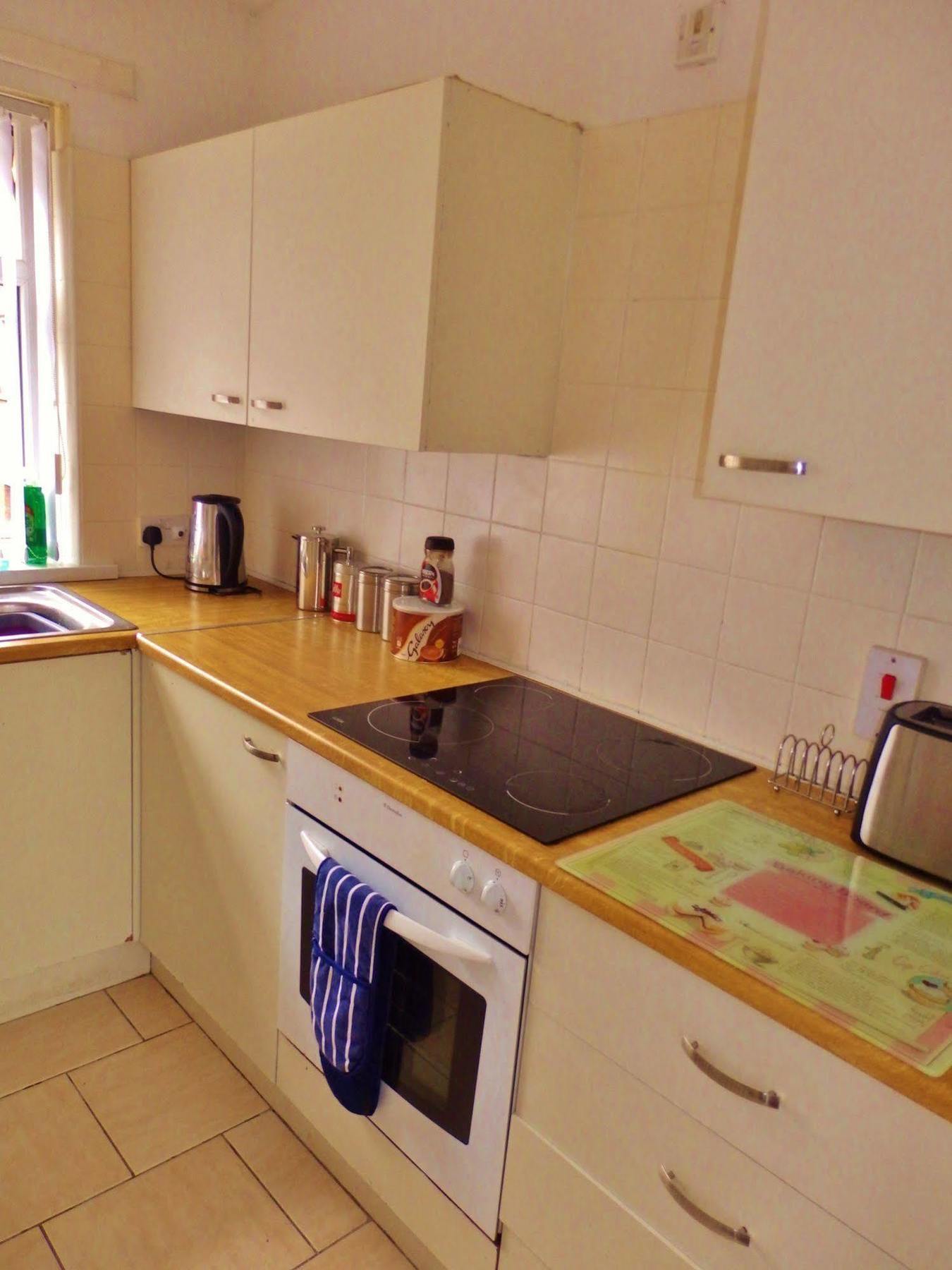 Perfect Central City Location - Parking - 3 Beds - 2 Bedrooms Belfast Bagian luar foto