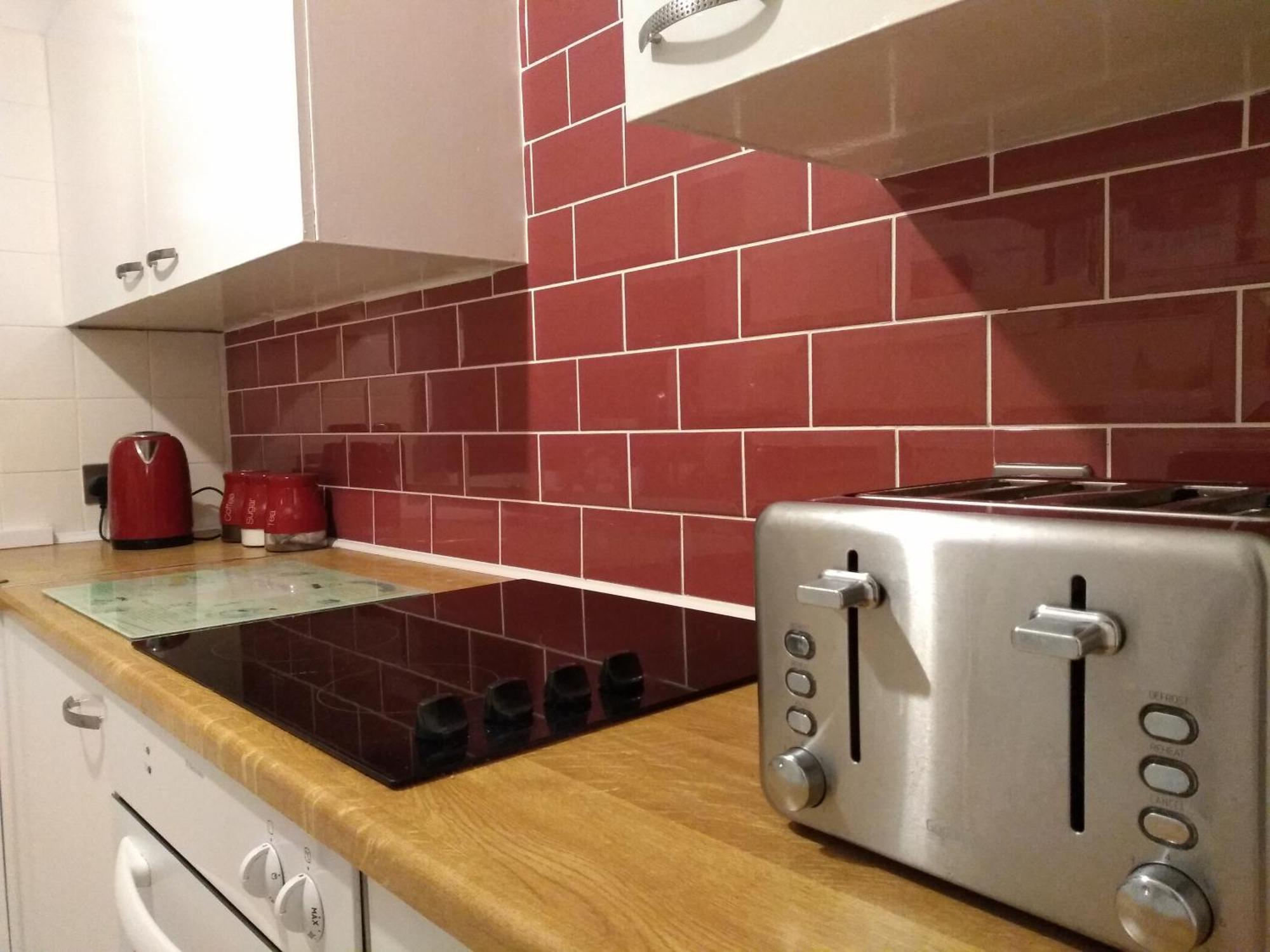 Perfect Central City Location - Parking - 3 Beds - 2 Bedrooms Belfast Bagian luar foto