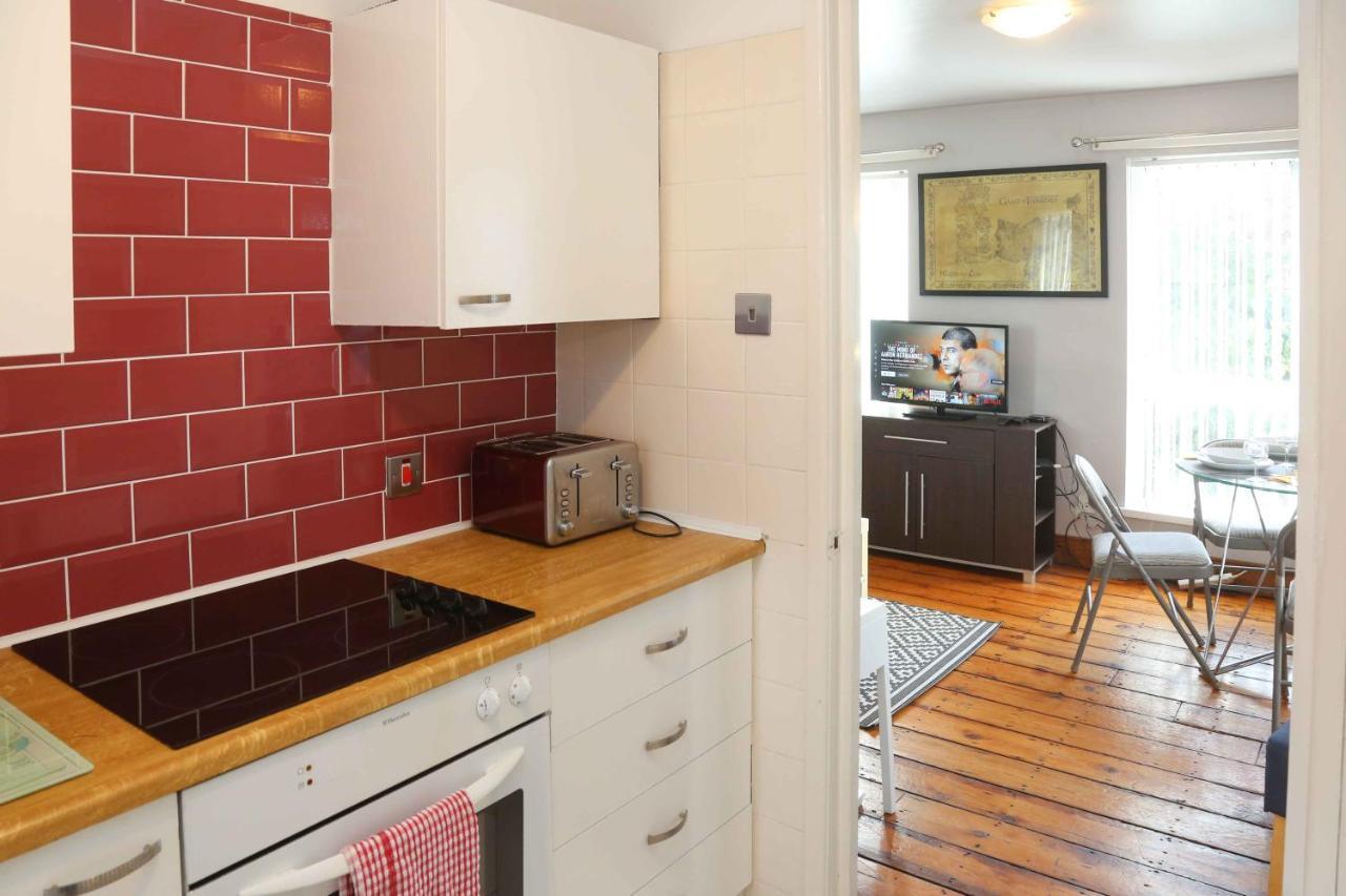 Perfect Central City Location - Parking - 3 Beds - 2 Bedrooms Belfast Bagian luar foto